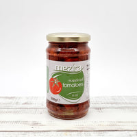 Sundried tomato made of sundried tomato (58%), canola oil, spirit vinegar, garlic clove, caper, salt, oregano and basil. 